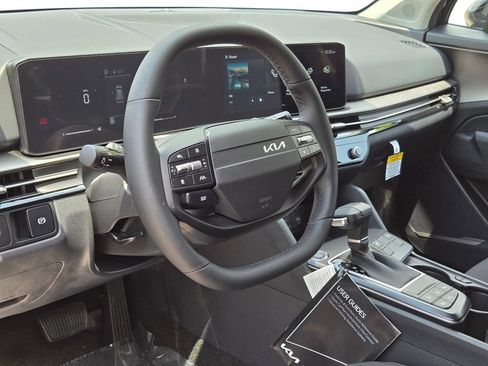 New 2026 Kia Sportage LX w/ LX Convenience Package FWD image 17