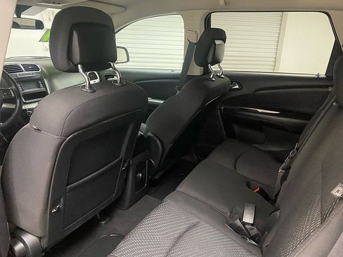 Used 2016 Dodge Journey SE w/ Flexible Seating Group image 11