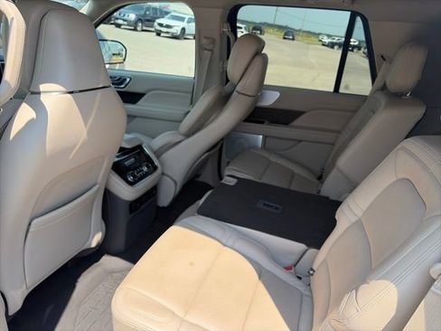 Used 2020 Lincoln Navigator Reserve w/ Luxury Package AWD/4WD image 11