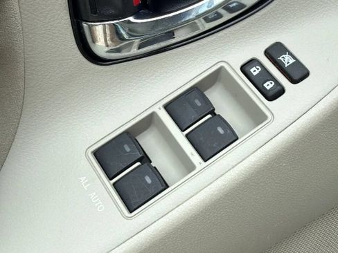 Used 2010 Toyota Camry LE FWD image 12
