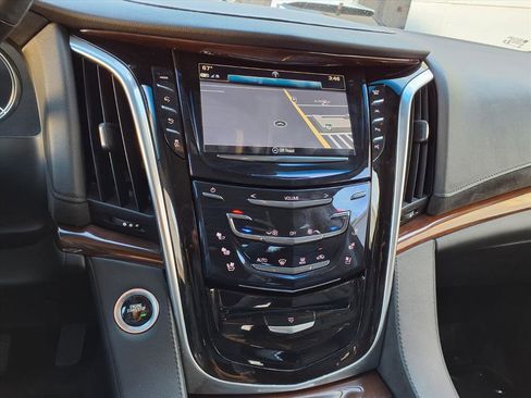 Used 2019 Cadillac Escalade Luxury image 25