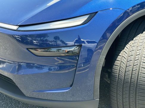 Used 2026 Tesla Model Y 2WD image 8