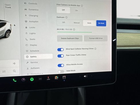 Used 2022 Tesla Model Y Long Range image 37