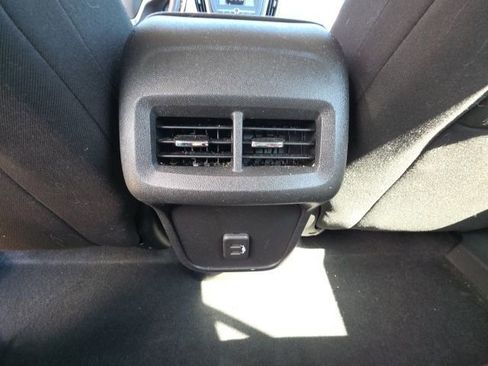 Used 2022 Chevrolet Equinox LS image 24