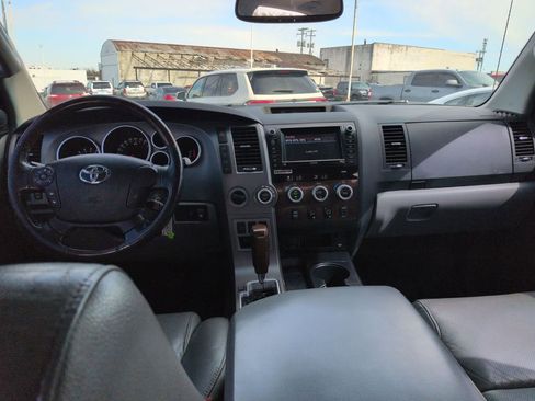 Used 2011 Toyota Tundra Limited w/ Platinum Pkg image 13