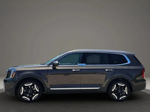 Used 2025 Kia Telluride S FWD image 3