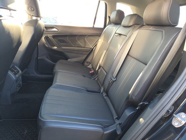 Used 2023 Volkswagen Tiguan SE w/ Panoramic Sunroof Package AWD/4WD image 13
