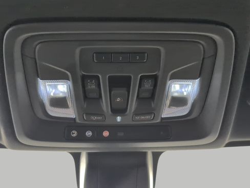 Used 2021 Chevrolet Silverado 1500 High Country w/ Technology Package AWD/4WD image 18