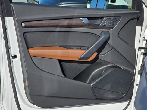 Used 2023 Audi Q5 2.0T Premium w/ Convenience Package image 17