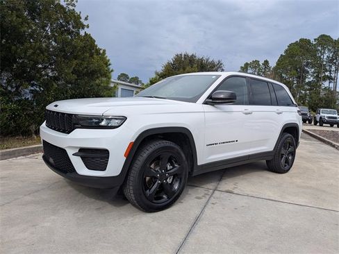 Certified 2023 Jeep Grand Cherokee Altitude image 7