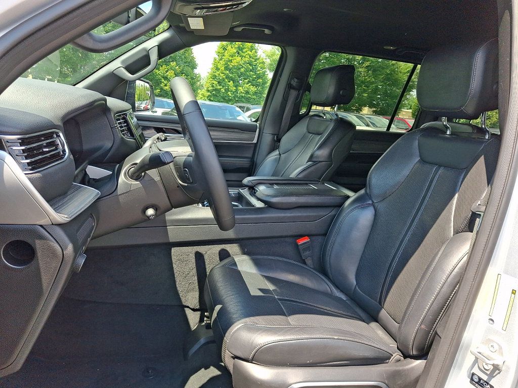 Used 2024 Jeep Wagoneer Series III AWD/4WD image 24