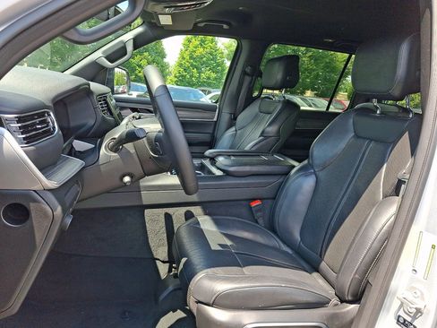 Used 2024 Jeep Wagoneer Series III AWD/4WD image 24