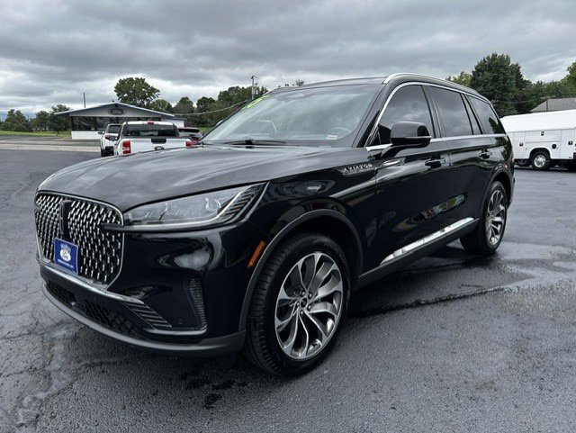 Used 2025 Lincoln Aviator Reserve w/ Illumination Package AWD/4WD image 3