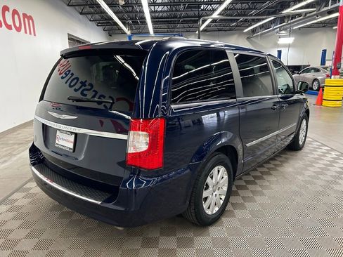 Used 2015 Chrysler Town & Country Touring FWD image 8