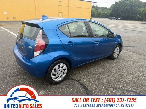 Used 2015 Toyota Prius C Two w/ Preferred Accessory Package FWD image 4