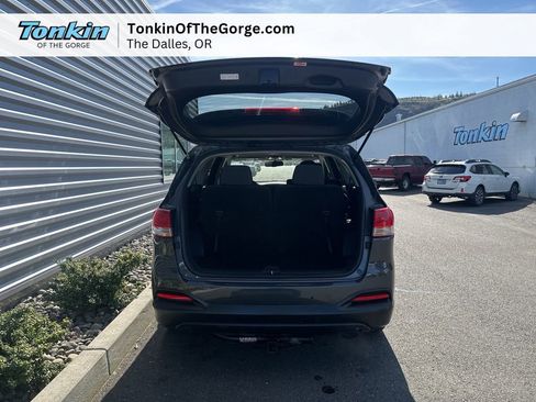 Used 2018 Kia Sorento LX image 4