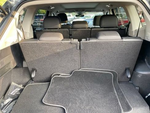 Used 2023 Volkswagen Tiguan SE w/ Panoramic Sunroof Package FWD image 27