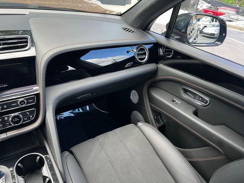 Used 2023 Bentley Bentayga image 39