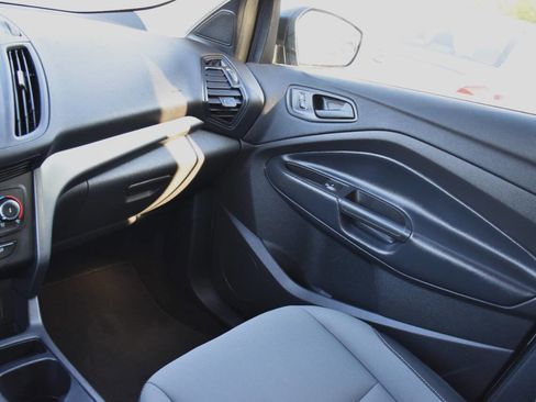 Used 2019 Ford Escape S image 17