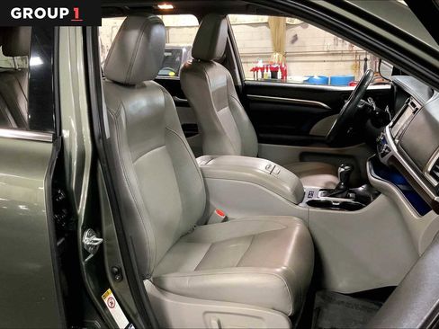 Used 2016 Toyota Highlander Limited Platinum image 8