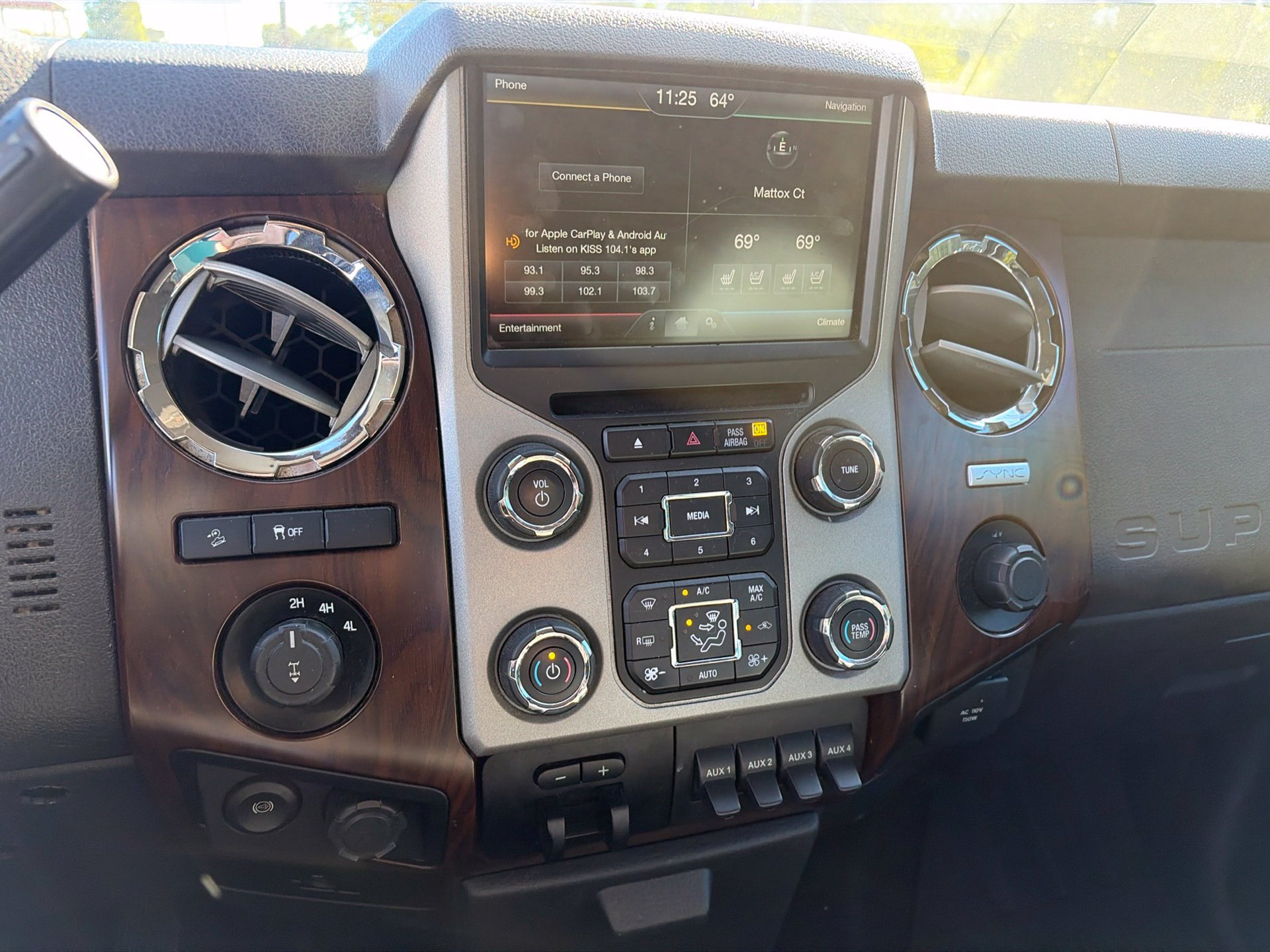 Used 2015 Ford F350 Lariat w/ Lariat Interior Package AWD/4WD image 7