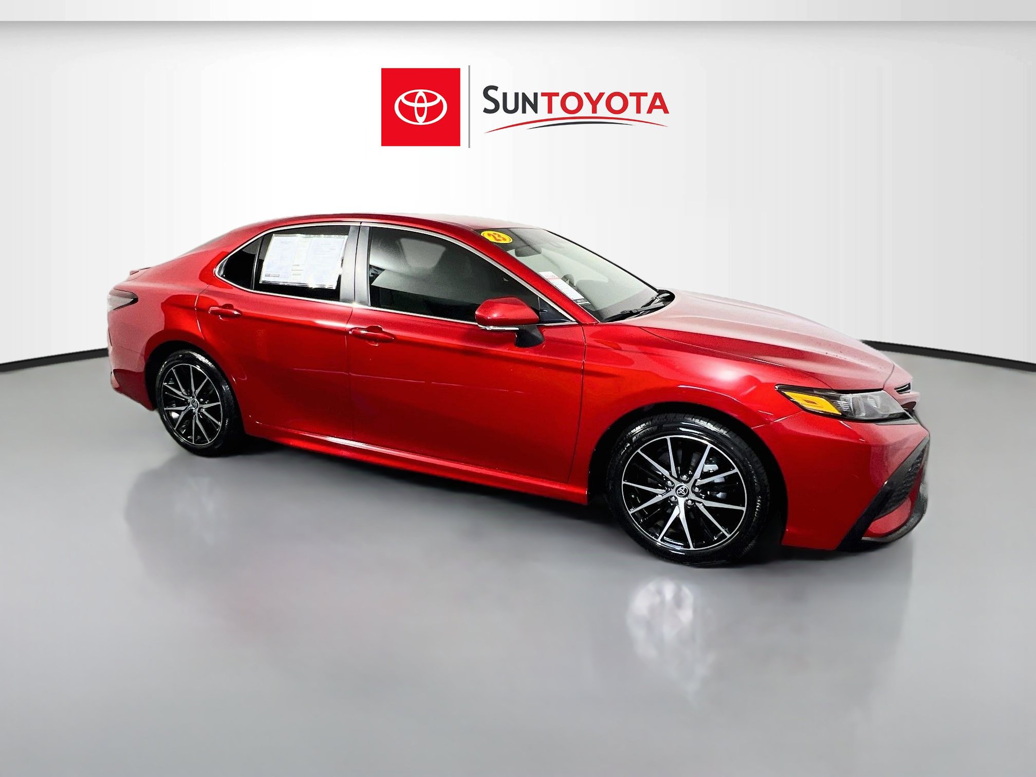 Used 2023 Toyota Camry SE FWD image 1