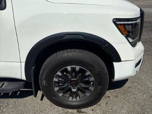 Used 2024 Nissan Titan PRO-4X w/ Pro-4x Convenience Package AWD/4WD image 17
