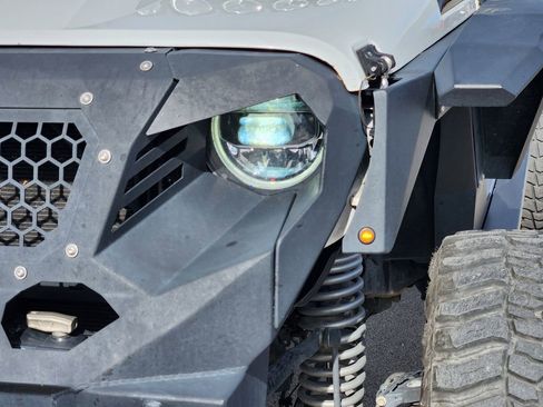 Used 2022 Jeep Gladiator Rubicon w/ LED Lighting Group image 9