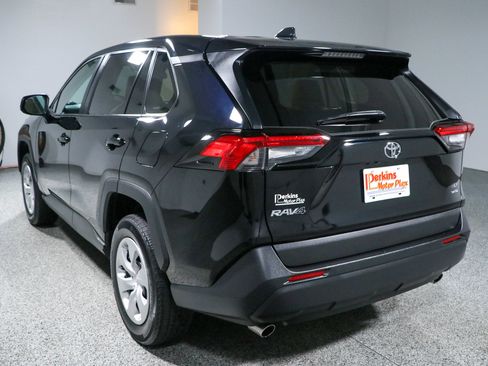Used 2023 Toyota RAV4 LE AWD/4WD image 9