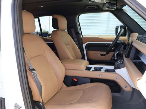 Certified 2025 Land Rover Defender 110 X-Dynamic SE AWD/4WD image 29