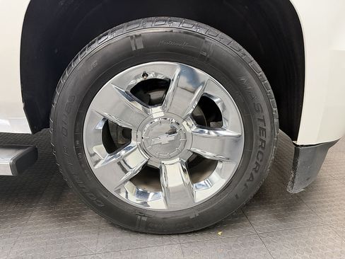 Used 2019 Chevrolet Tahoe LT w/ LT Signature Package AWD/4WD image 8