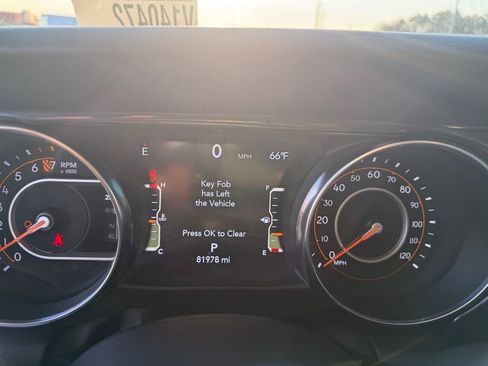 Used 2022 Jeep Gladiator Sport image 15