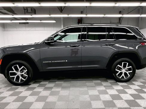 Used 2024 Jeep Grand Cherokee Limited w/ Trailer Tow Package AWD/4WD image 14