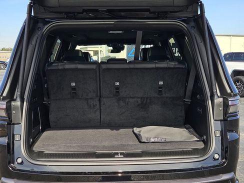 New 2026 Jeep Grand Wagoneer Limited AWD/4WD image 9