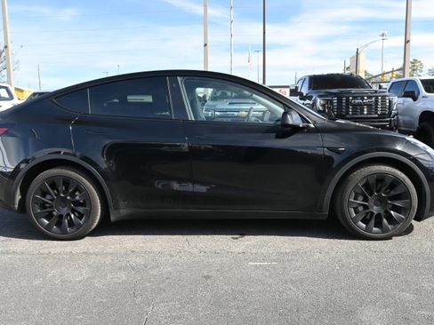 Used 2023 Tesla Model Y Long Range image 11