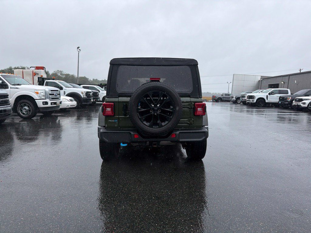 Used 2023 Jeep Wrangler Unlimited Sahara w/ Cold Weather Group AWD/4WD image 10