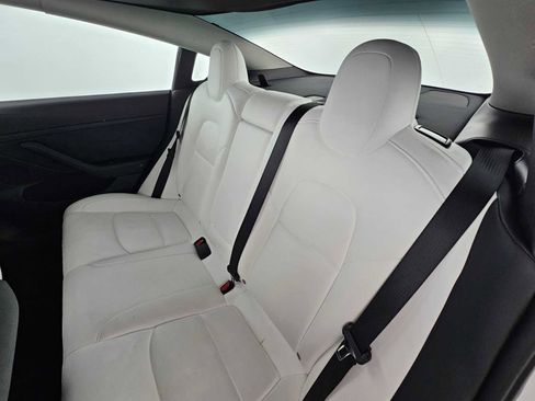 Used 2022 Tesla Model 3 Standard Range image 18