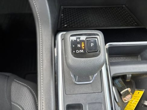 Used 2024 Nissan Pathfinder SV w/ SV Premium Package image 21