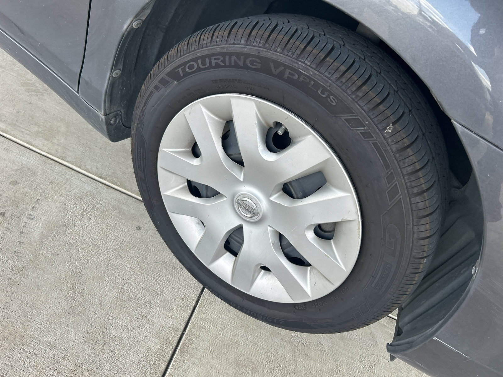 Used 2010 Toyota Camry LE FWD image 3