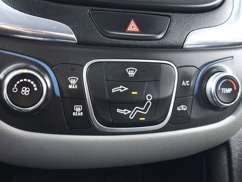 Used 2020 Chevrolet Equinox LS image 20