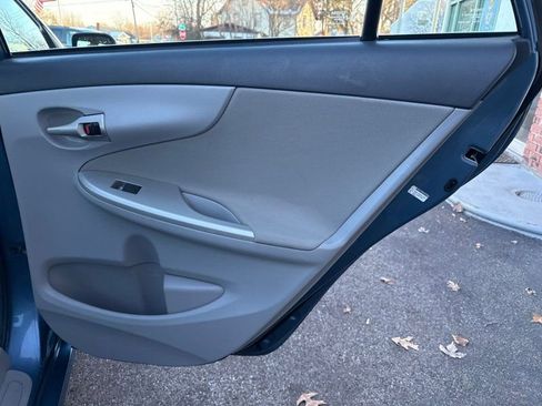 Used 2013 Toyota Corolla LE image 19