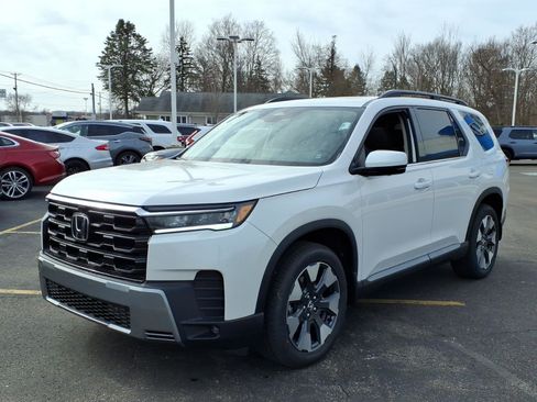 New 2026 Honda Pilot Touring image 3