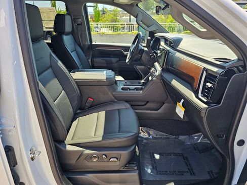 New 2026 GMC Sierra 3500 Denali w/ Denali Reserve Package AWD/4WD image 11