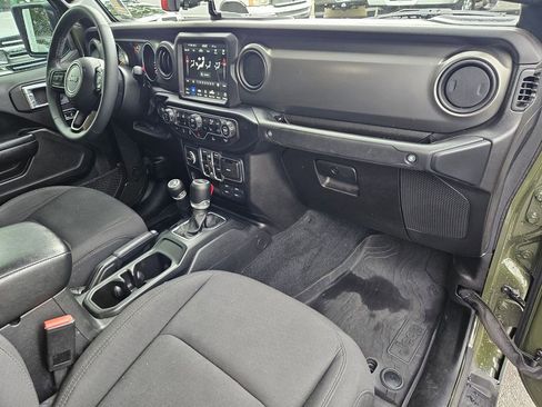 Certified 2023 Jeep Gladiator Sport AWD/4WD image 17