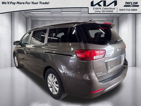 Used 2017 Kia Sedona LX w/ LX Essentials Premium Package image 7