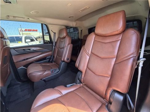 Used 2018 Cadillac Escalade Premium Luxury AWD/4WD image 24