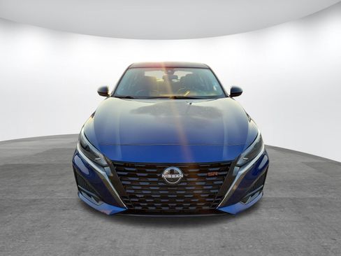 Used 2023 Nissan Altima 2.5 SR FWD image 2