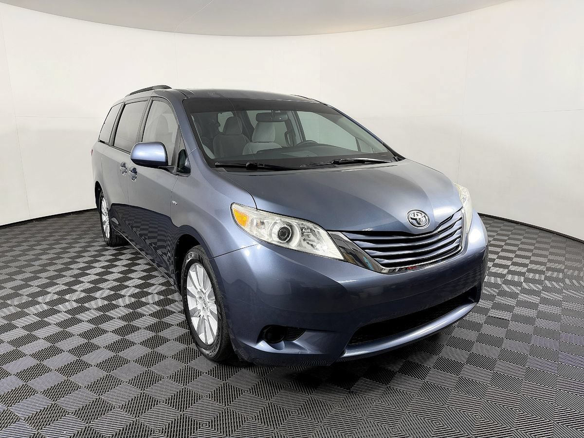 Used 2017 Toyota Sienna LE AWD/4WD image 5