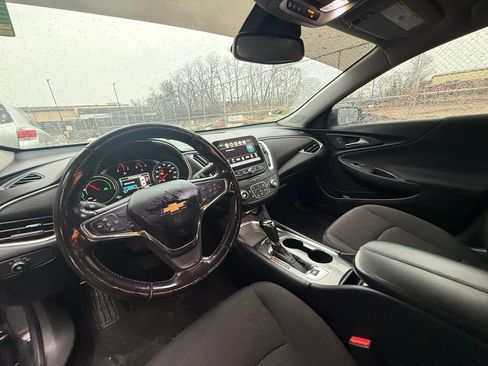 Used 2018 Chevrolet Malibu Hybrid w/ Driver Confidence Package image 2