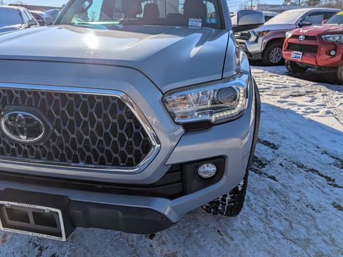 Used 2019 Toyota Tacoma TRD Off-Road w/ Technology Package image 12
